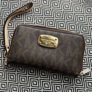 Michael Kors wristlet
